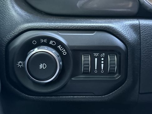 Used 2021 Jeep Wrangler Unlimited Sahara AWD/4WD image 31