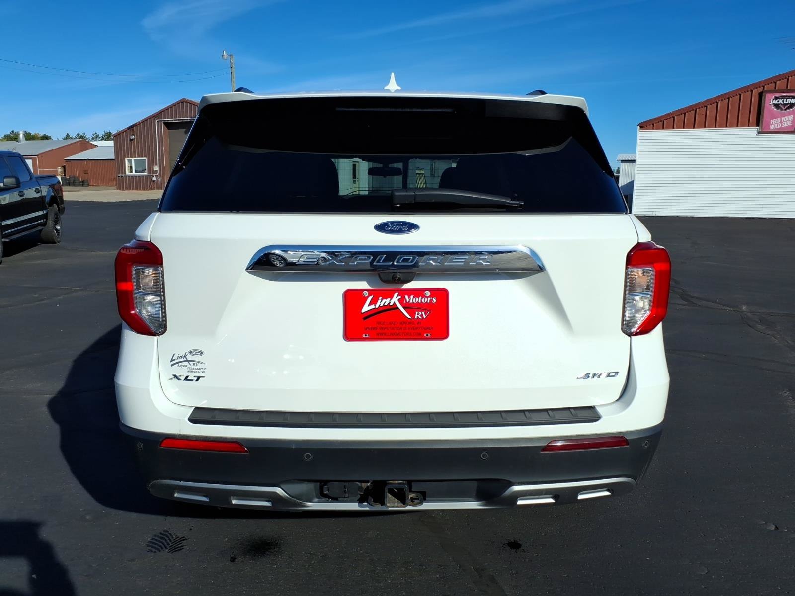 Used 2023 Ford Explorer XLT w/ Equipment Group 202A AWD/4WD image 5