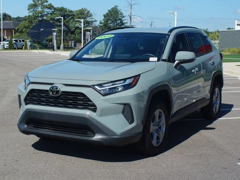 Used 2022 Toyota RAV4 XLE FWD image 23