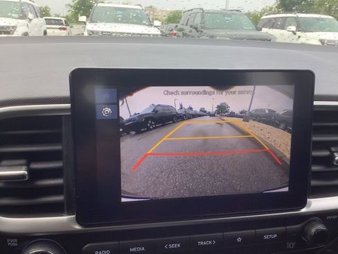 Certified 2025 Hyundai Venue SEL FWD image 24