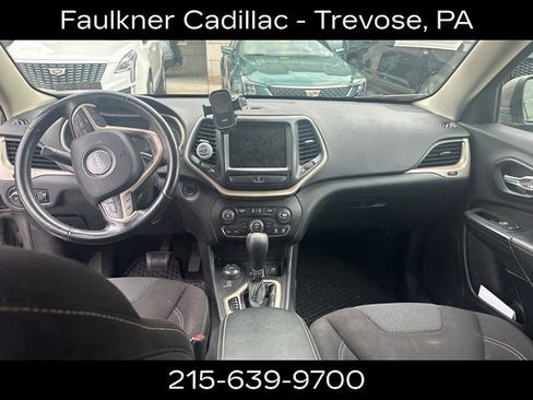 Used 2016 Jeep Cherokee Latitude w/ Cold Weather Group AWD/4WD image 14