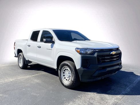 Used 2025 Chevrolet Colorado W/T w/ WT Convenience Package II image 2