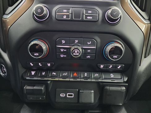 Used 2021 Chevrolet Silverado 2500 High Country w/ Z71 Off-Road Package image 16