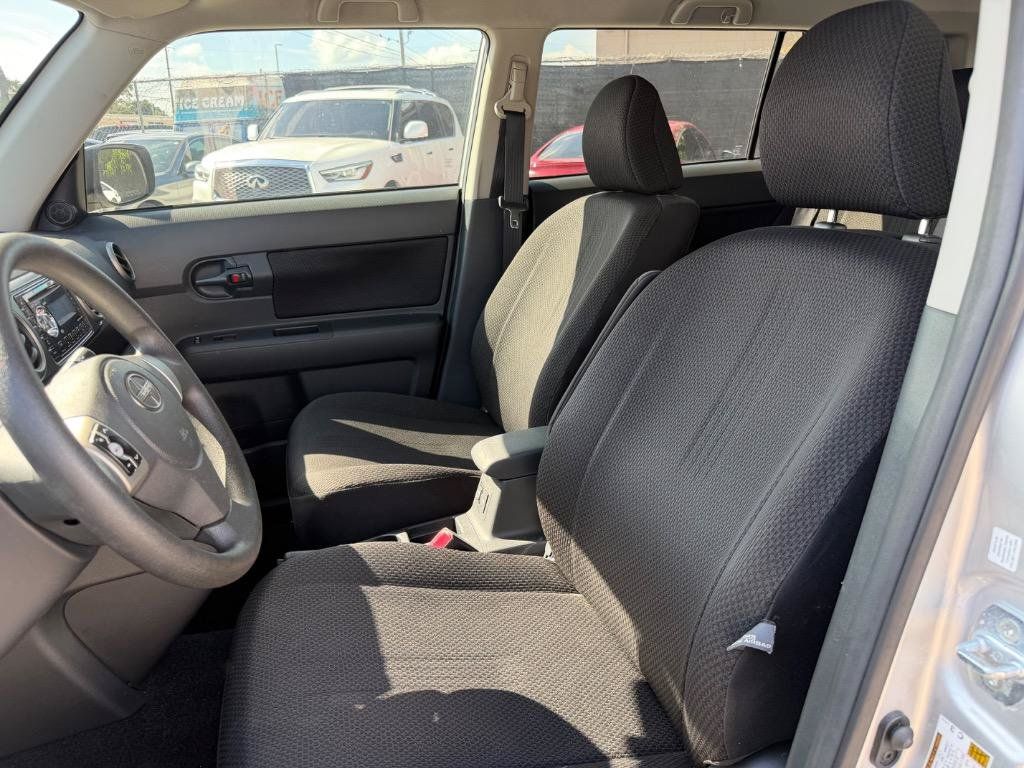 Used 2009 Scion xB FWD image 10