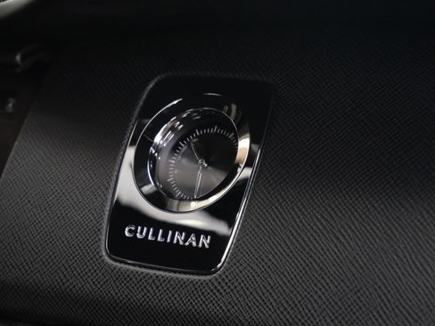 Certified 2021 Rolls-Royce Cullinan AWD/4WD image 15