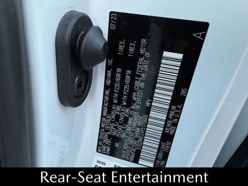 Used 2023 Toyota Sienna Limited image 19