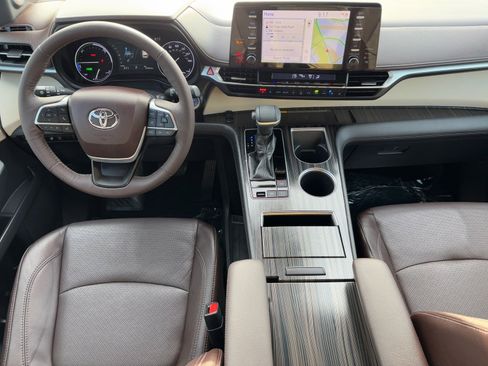 Used 2021 Toyota Sienna Platinum image 15