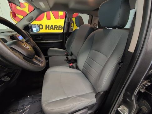 Used 2015 RAM 1500 Express image 25