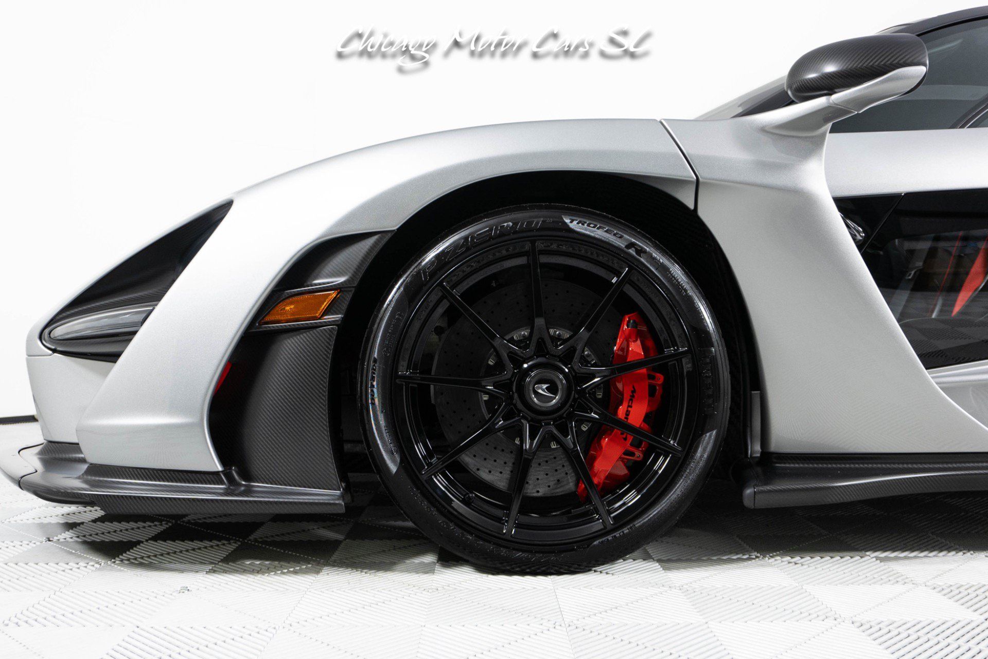 Used 2019 McLaren Senna RWD image 6