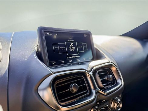 Used 2023 Aston Martin V8 Vantage Coupe image 25