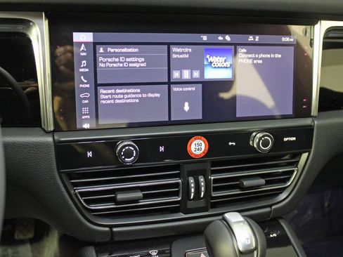 Certified 2025 Porsche Macan Turbo AWD/4WD image 27