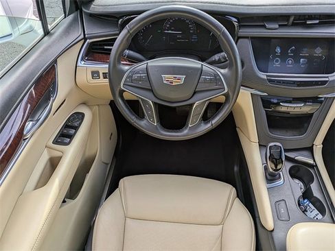 Used 2018 Cadillac XT5 Luxury w/ Driver Awareness Package image 17