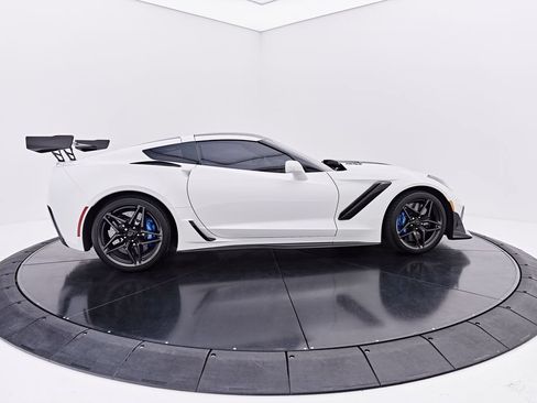 Used 2019 Chevrolet Corvette ZR1 RWD image 26