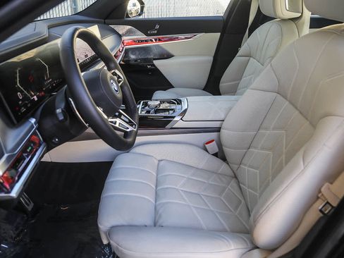 Used 2025 BMW 750e xDrive w/ Premium Package image 14