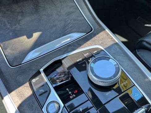 Used 2024 BMW X7 xDrive40i w/ Executive Package image 16