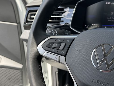 Used 2025 Volkswagen Jetta SE w/ Sunroof Package FWD image 20