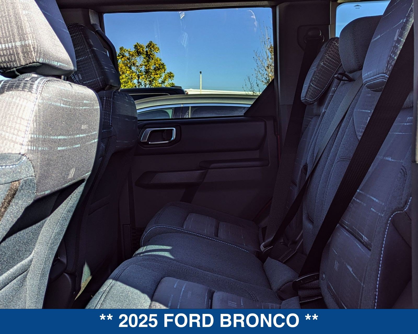 Used 2025 Ford Bronco Heritage Edition AWD/4WD image 31