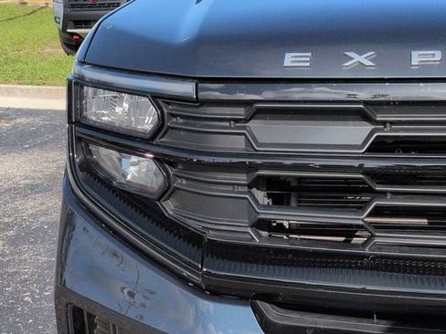 Used 2025 Ford Expedition Active RWD image 9