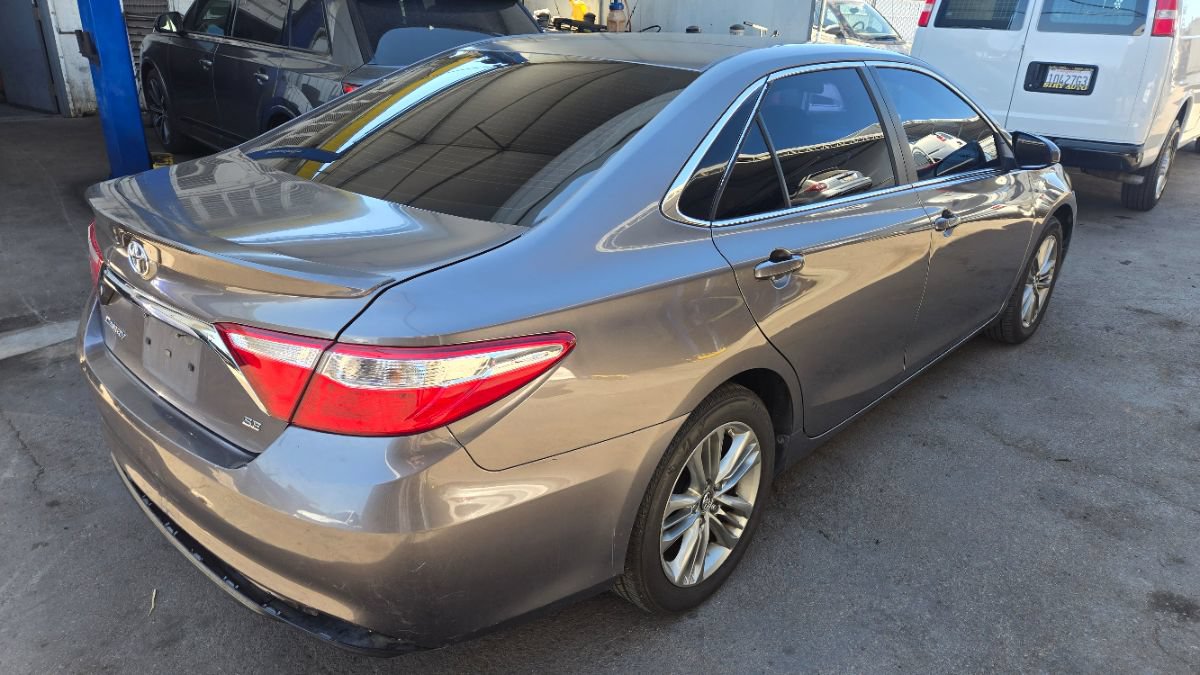 Used 2017 Toyota Camry SE FWD image 4