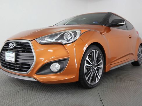 Used 2016 Hyundai Veloster Turbo FWD image 3