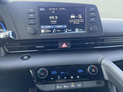 Used 2025 Hyundai Elantra Sport image 23