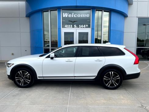 Used 2018 Volvo V90 T5 Cross Country w/ Convenience Package AWD/4WD image 1