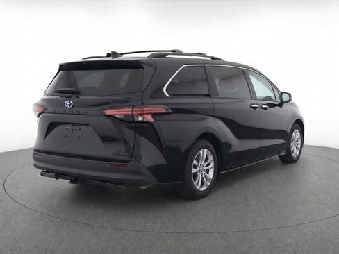 Used 2023 Toyota Sienna XLE Woodland Edition AWD/4WD image 6