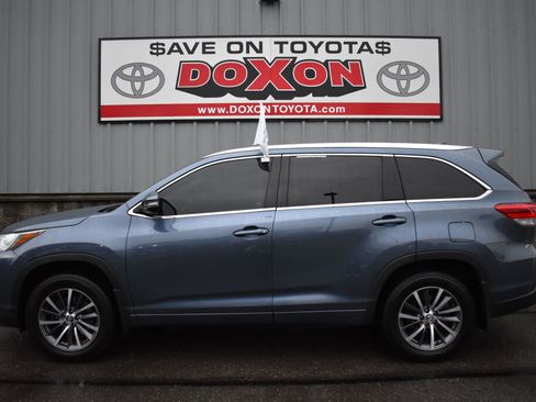 Certified 2017 Toyota Highlander SE image 4