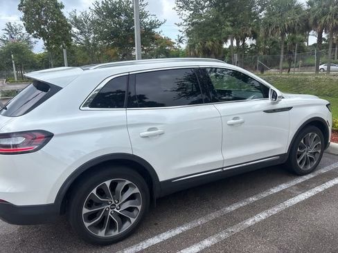 Certified 2022 Lincoln Nautilus Reserve FWD image 2