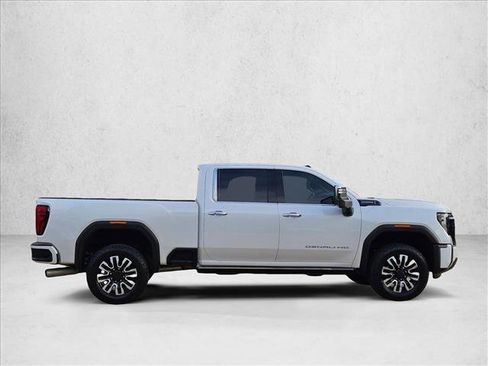 Used 2024 GMC Sierra 2500 Denali Ultimate AWD/4WD image 4