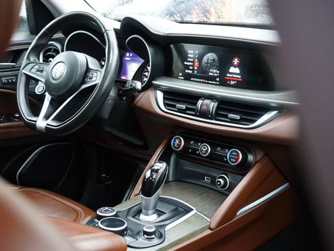 Used 2019 Alfa Romeo Stelvio Ti Lusso w/ Quick Order Package 22X Lusso image 33