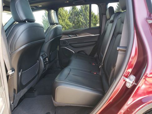New 2026 Jeep Grand Cherokee Limited AWD/4WD image 12