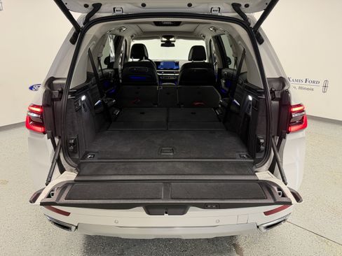 Used 2025 BMW X7 xDrive40i w/ Premium Package AWD/4WD image 34