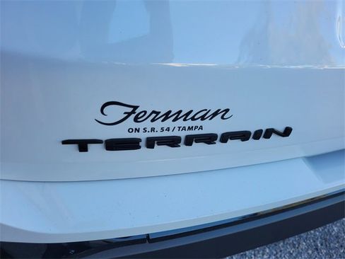 Used 2024 GMC Terrain SLE w/ Driver Convenience Package image 11