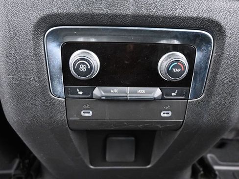 Used 2023 Chevrolet Suburban Z71 w/ Luxury Package image 16