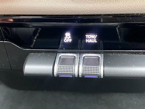 Used 2019 RAM 1500 Laramie w/ Off Road Group AWD/4WD image 43