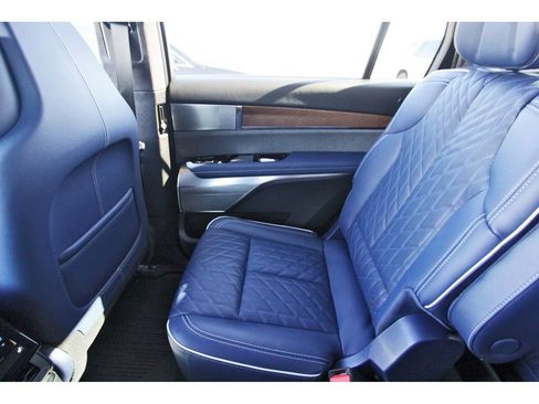 Used 2026 Cadillac Vistiq Premium Luxury image 12