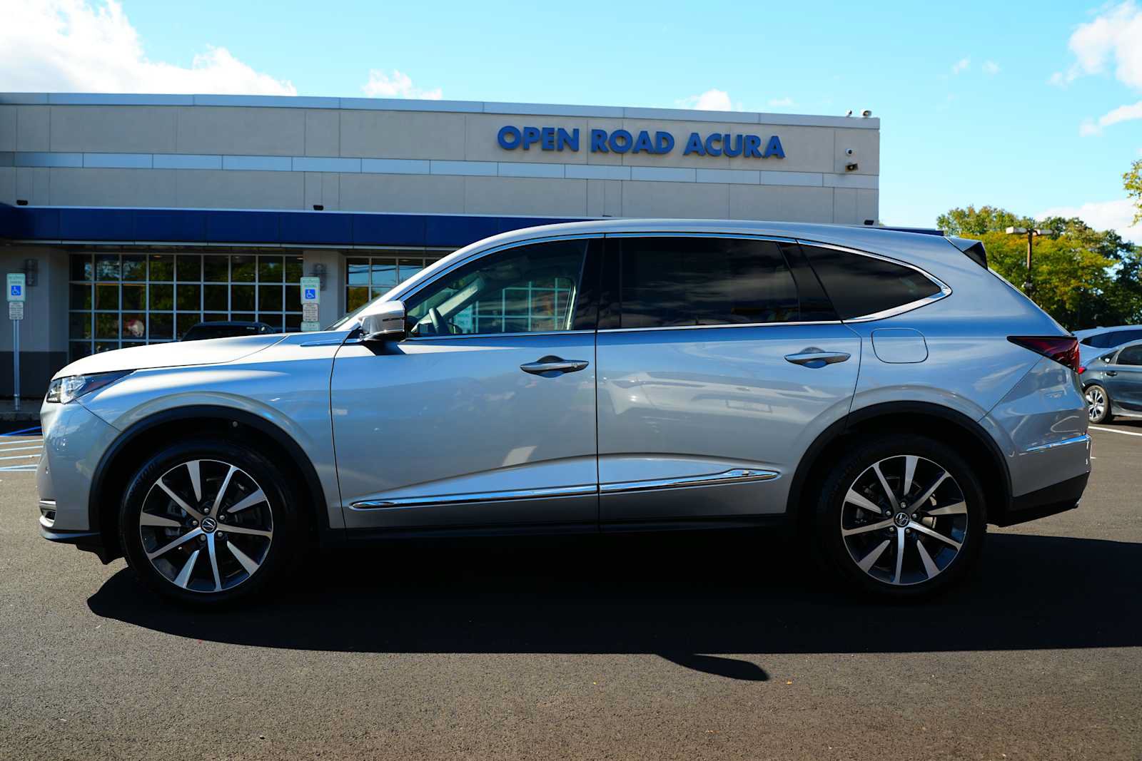 Certified 2026 Acura MDX w/ Technology Package AWD/4WD image 4