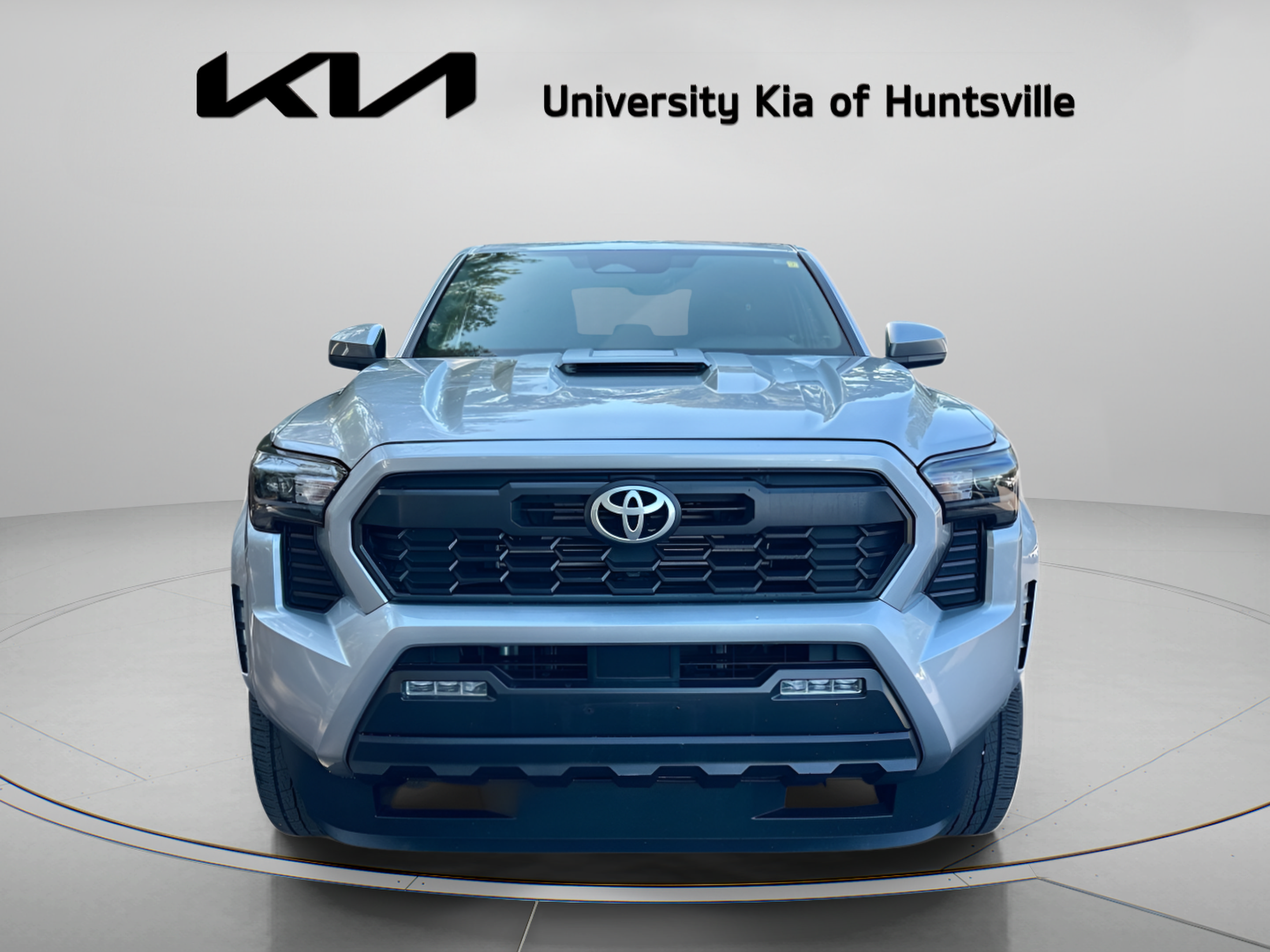 Used 2024 Toyota Tacoma TRD Sport AWD/4WD image 3