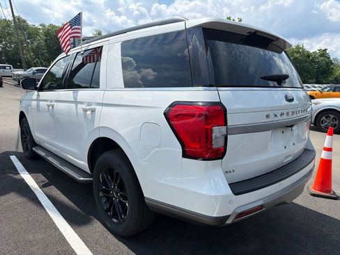 Used 2023 Ford Expedition XLT AWD/4WD image 3