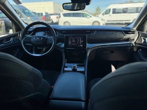 Certified 2023 Jeep Grand Cherokee Laredo w/ Luxury Tech Group I image 23