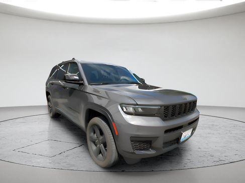 Used 2025 Jeep Grand Cherokee L Altitude AWD/4WD image 3