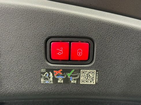 Used 2024 Mercedes-Benz CLE 53 AMG 4MATIC image 32