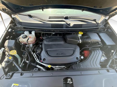 Used 2021 Chrysler Pacifica Limited w/ Uconnect Theater Family Group AWD/4WD image 18
