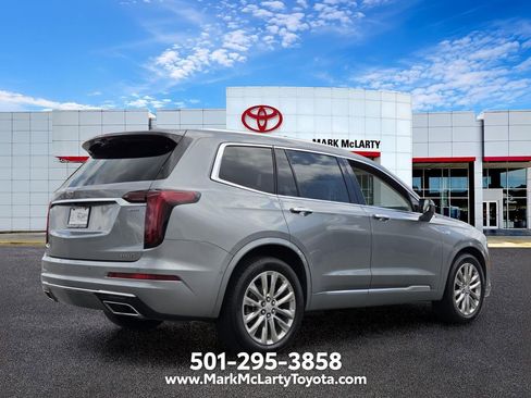 Used 2024 Cadillac XT6 Premium Luxury w/ Technology Package FWD image 5