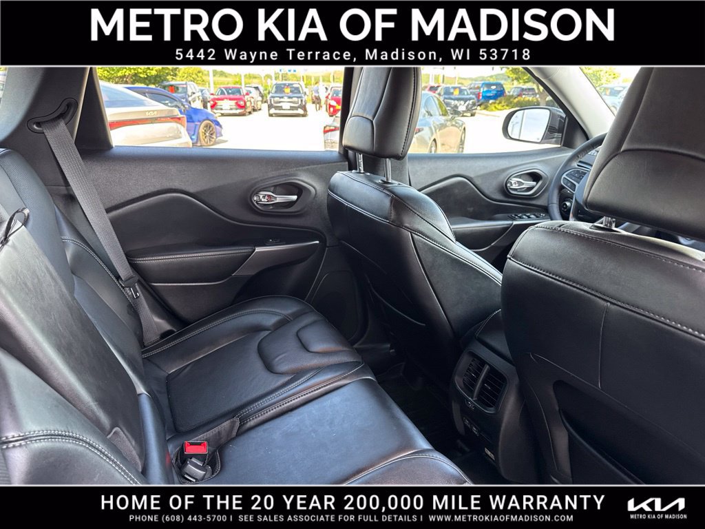 Used 2021 Jeep Cherokee Latitude Lux w/ Comfort/Convenience Group AWD/4WD image 39