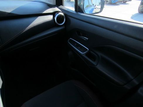 Used 2024 Nissan Versa SR FWD image 18