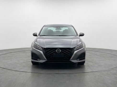 Used 2025 Nissan Altima 2.5 SV image 2