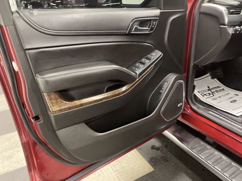 Used 2017 Chevrolet Suburban LT image 10