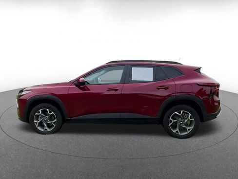 Used 2025 Chevrolet Trax LT FWD image 9